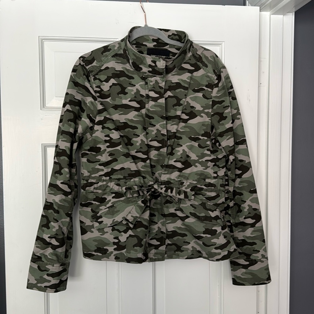 Banana Republic camouflage cinch tie jacket size medium